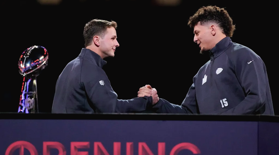 Purdy and Mahomes with Lombardi at opening night